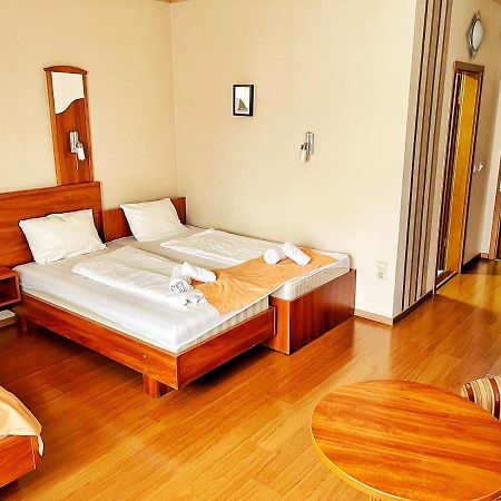 Hotel Alkotmany Vendeghaz Sárvár Zewnętrze zdjęcie