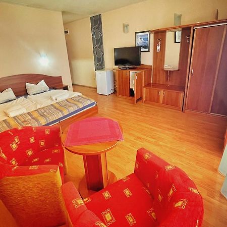 Hotel Alkotmany Vendeghaz Sárvár Zewnętrze zdjęcie