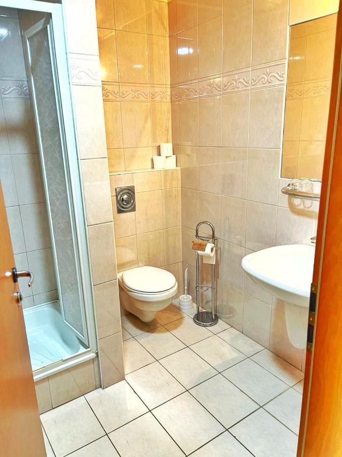 Hotel Alkotmany Vendeghaz Sárvár Zewnętrze zdjęcie