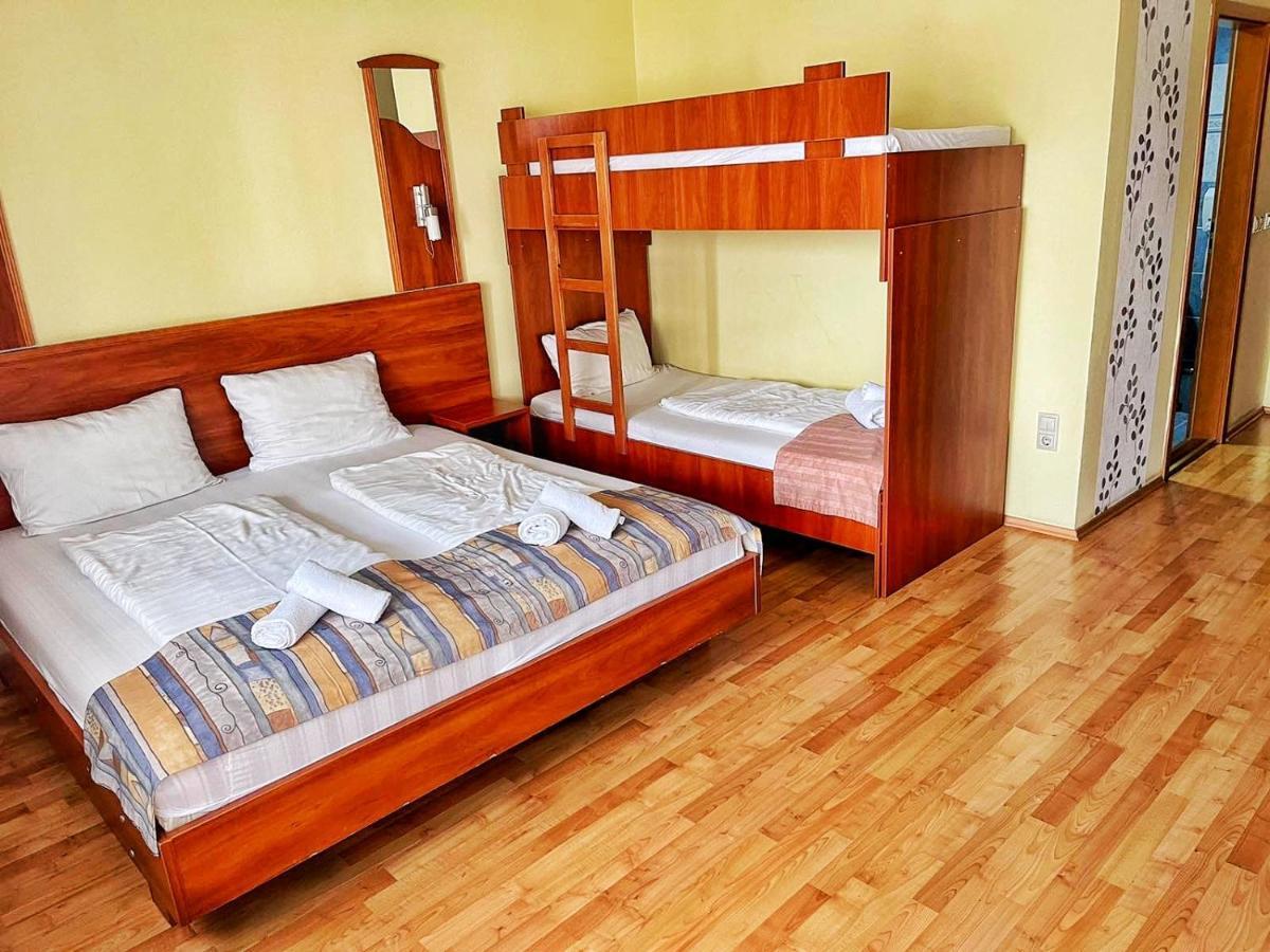 Hotel Alkotmany Vendeghaz Sárvár Zewnętrze zdjęcie