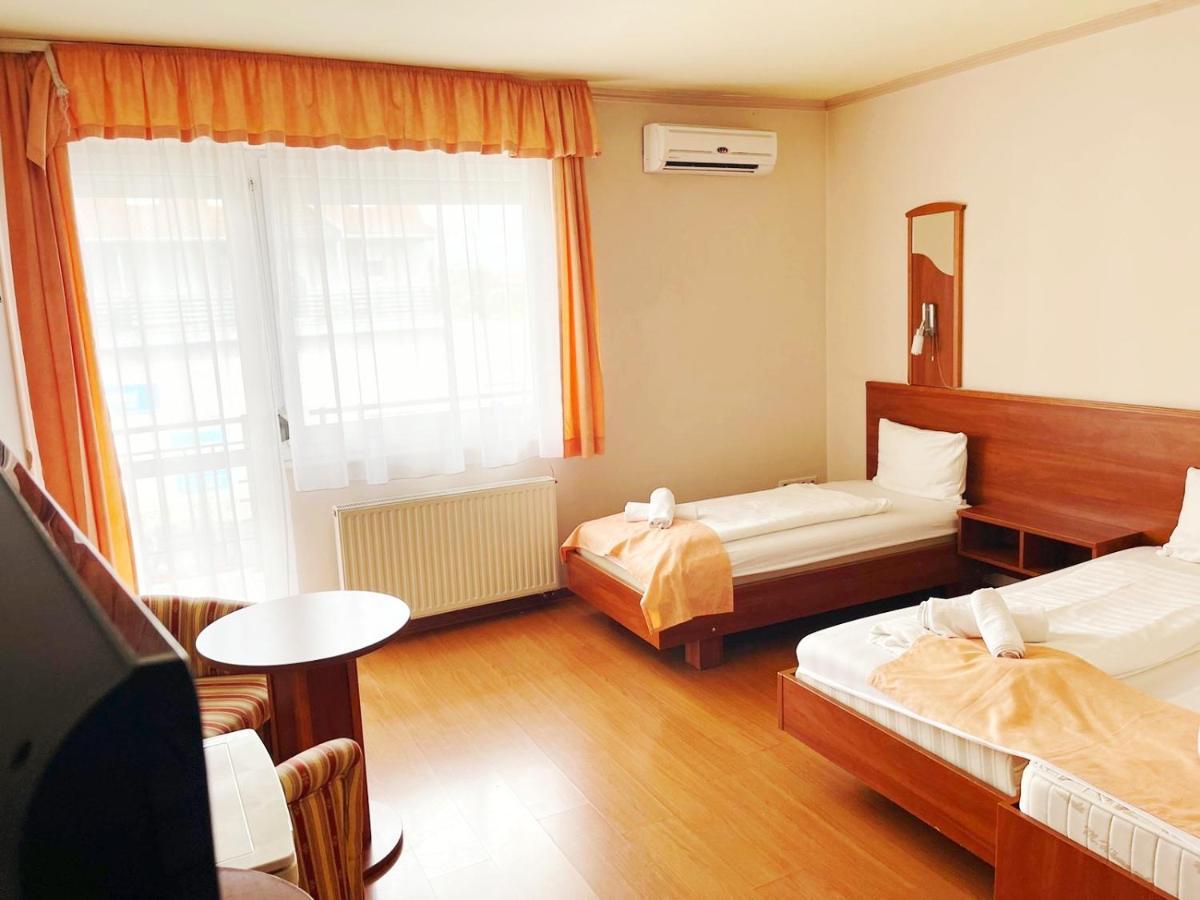 Hotel Alkotmany Vendeghaz Sárvár Zewnętrze zdjęcie