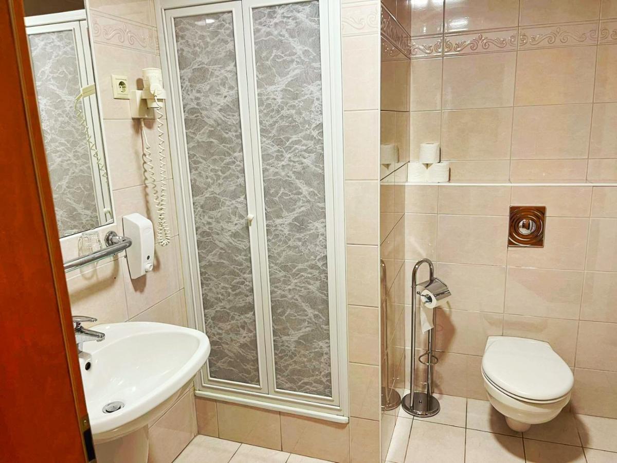 Hotel Alkotmany Vendeghaz Sárvár Zewnętrze zdjęcie