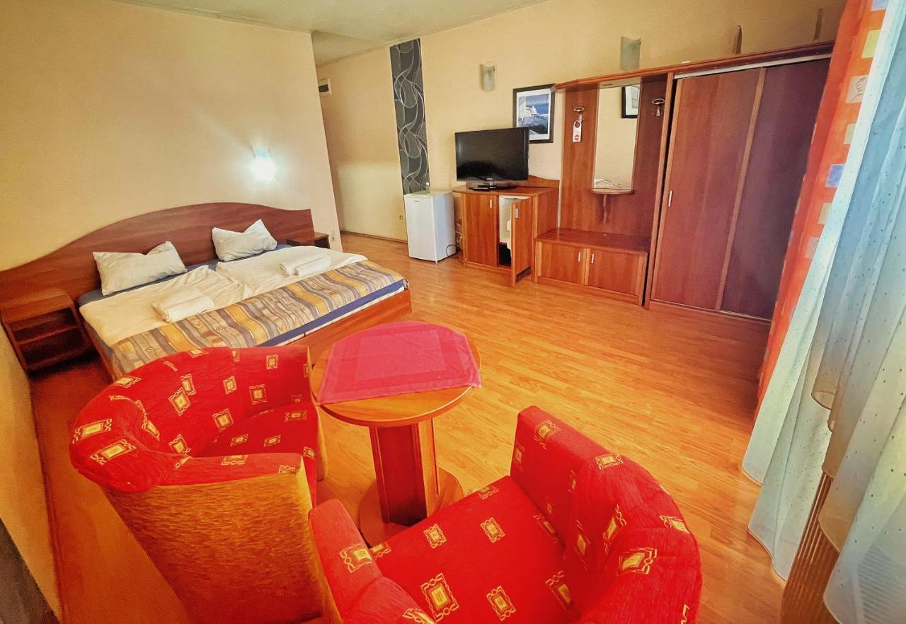 Hotel Alkotmany Vendeghaz Sárvár Zewnętrze zdjęcie