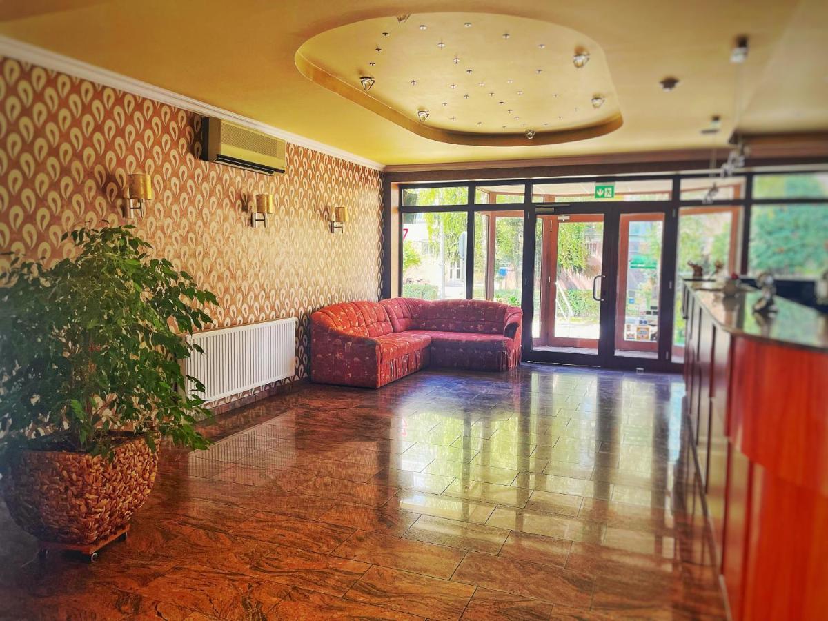 Hotel Alkotmany Vendeghaz Sárvár Zewnętrze zdjęcie