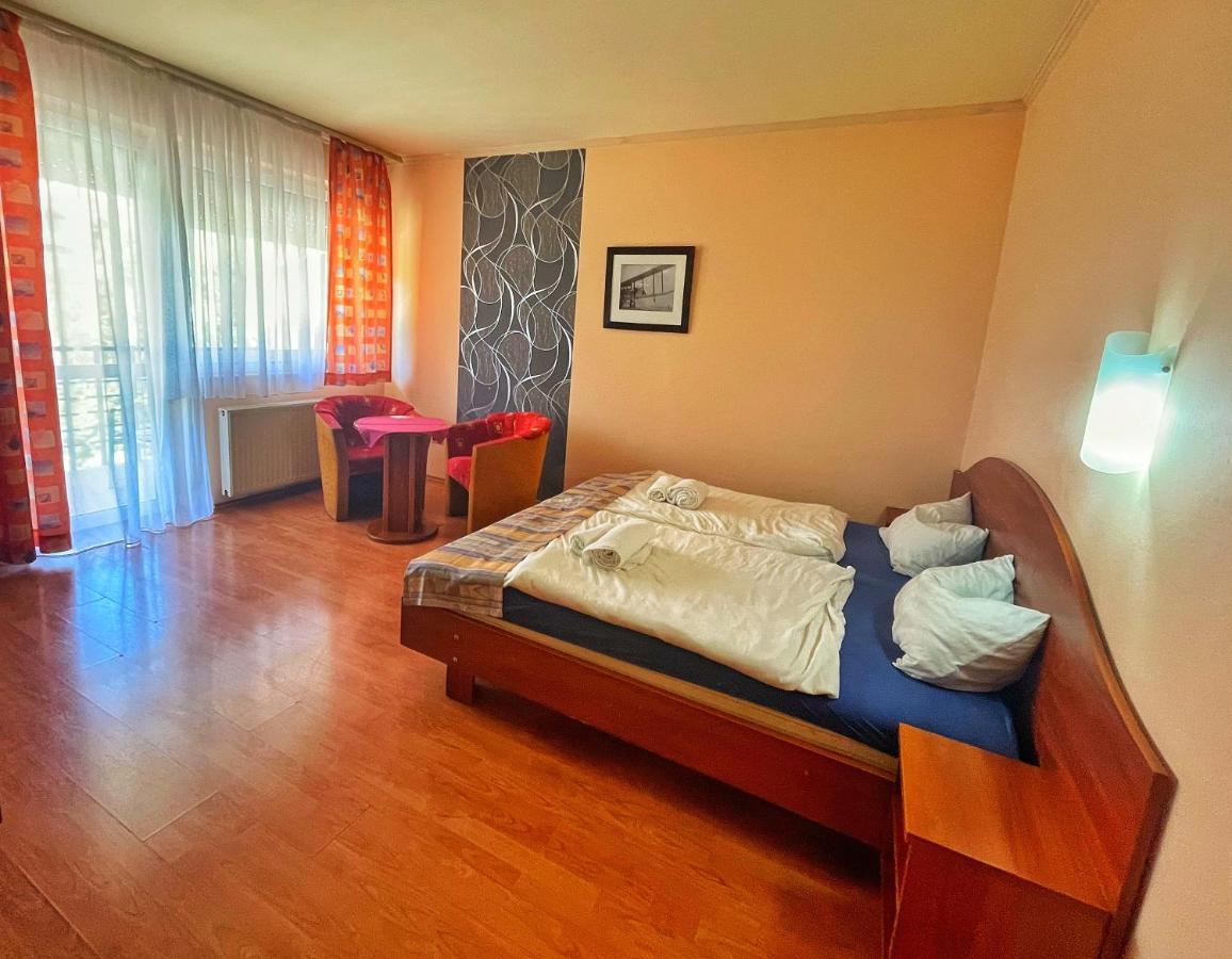 Hotel Alkotmany Vendeghaz Sárvár Zewnętrze zdjęcie