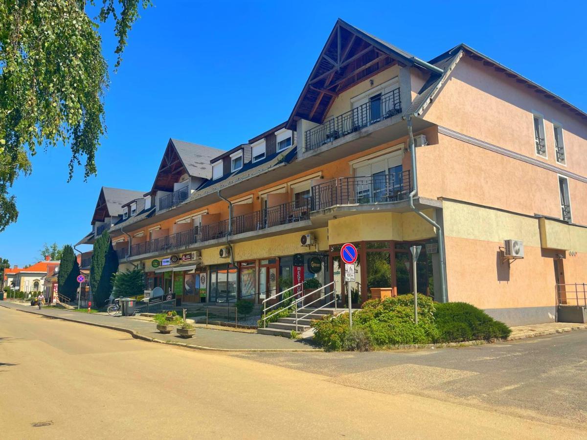 Hotel Alkotmany Vendeghaz Sárvár Zewnętrze zdjęcie