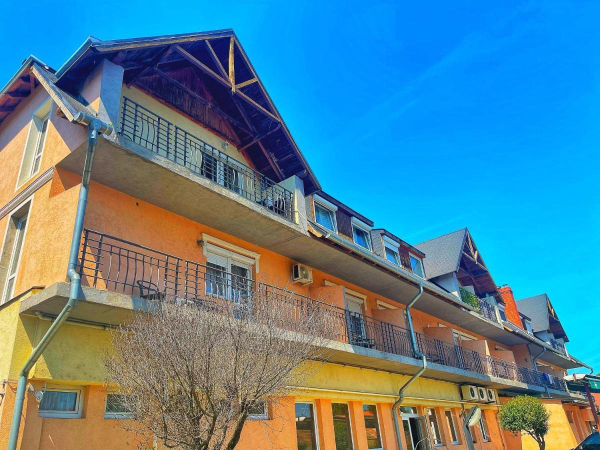 Hotel Alkotmany Vendeghaz Sárvár Zewnętrze zdjęcie