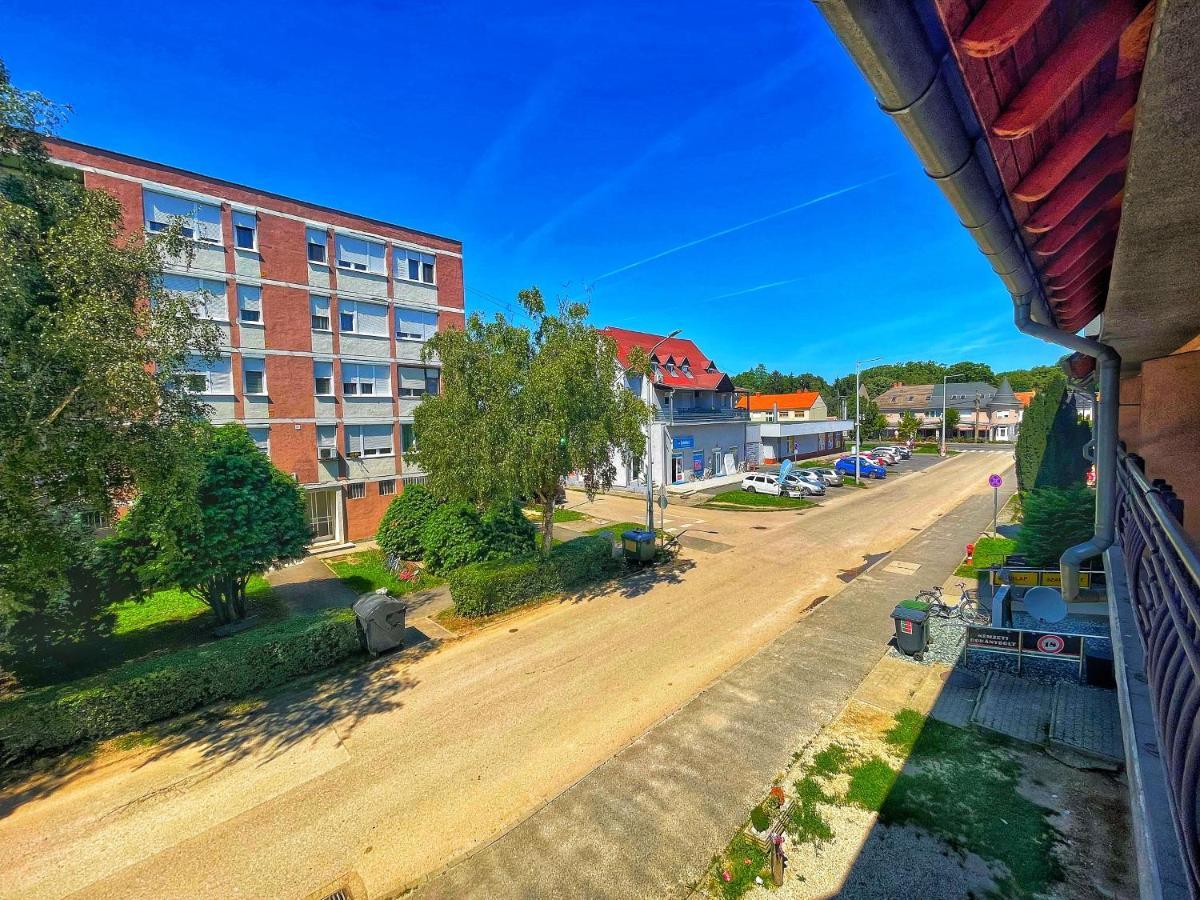 Hotel Alkotmany Vendeghaz Sárvár Zewnętrze zdjęcie